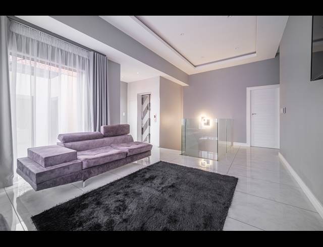 3 BEDROOM TOWNHOUSE FOR SALE IN IZINGA RIDGE